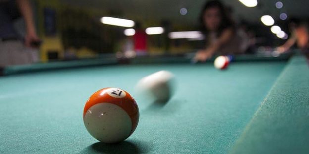 Bola de billar sobre el tapete