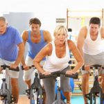 grupo haciendo spinning