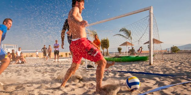 Partido de fútbol playa