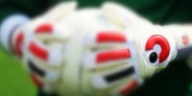 portero con guantes puestos